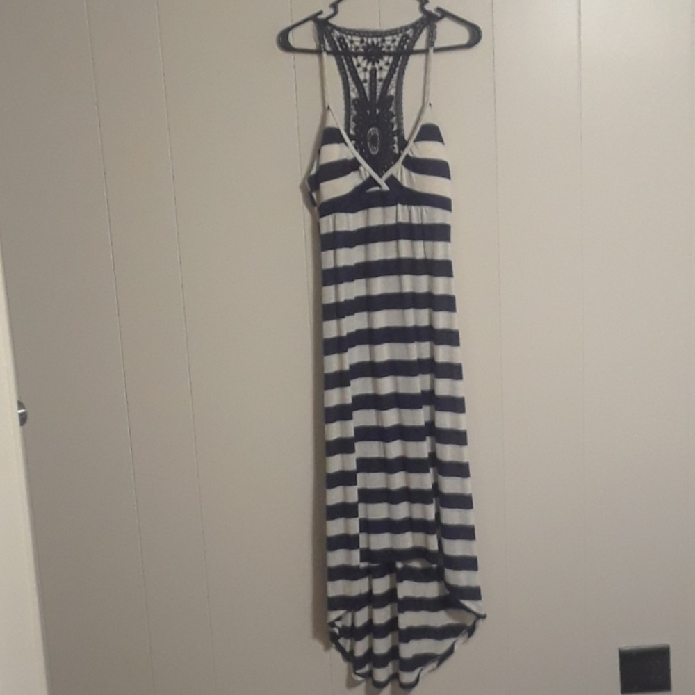 Soft and thin dress. Padded bra cups inserts.